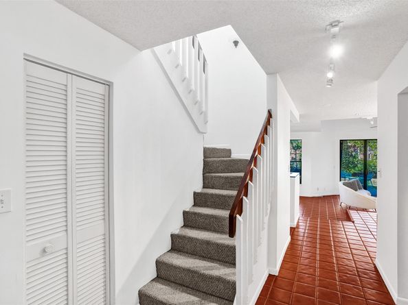 81 NE 17th Ct, Fort Lauderdale FL 33305