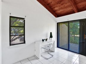 81 NE 17th Ct, Fort Lauderdale FL 33305