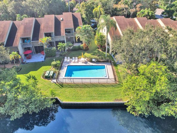 81 NE 17th Ct, Fort Lauderdale FL 33305