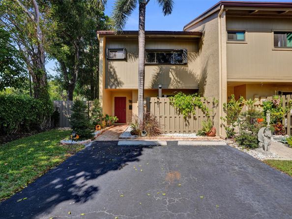 81 NE 17th Ct, Fort Lauderdale FL 33305
