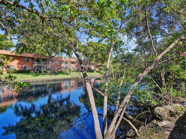 81 NE 17th Ct, Fort Lauderdale FL 33305