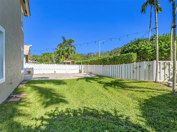 5301 NW 123rd Ter, Coral Springs FL 33076