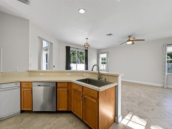 5301 NW 123rd Ter, Coral Springs FL 33076