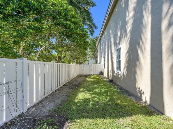 5301 NW 123rd Ter, Coral Springs FL 33076