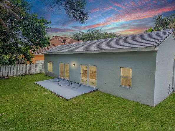 1811 SW 124th Way, Miramar FL 33027