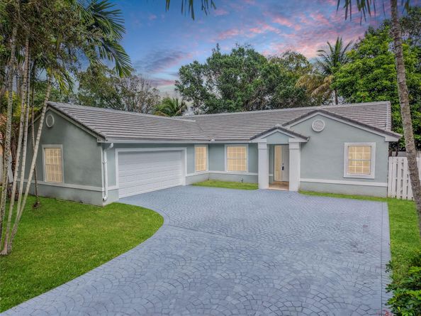 1811 SW 124th Way, Miramar FL 33027