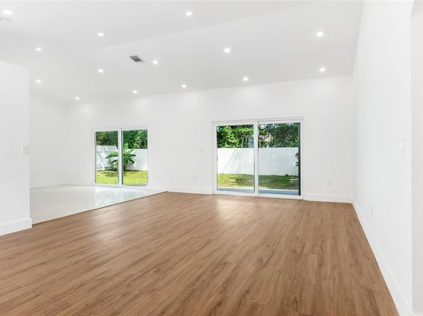 1811 SW 124th Way, Miramar FL 33027