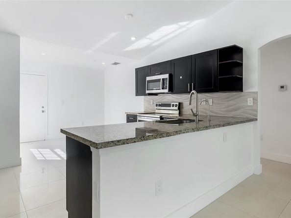 1811 SW 124th Way, Miramar FL 33027