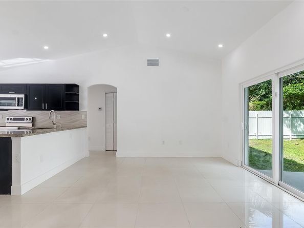 1811 SW 124th Way, Miramar FL 33027
