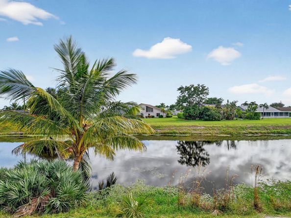 426 Pine Glen Ln c2, Greenacres FL 33463