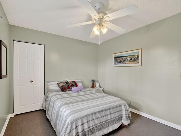 426 Pine Glen Ln c2, Greenacres FL 33463