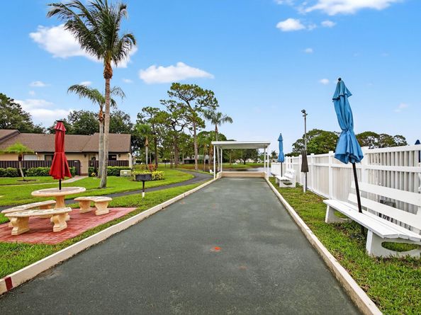 426 Pine Glen Ln c2, Greenacres FL 33463