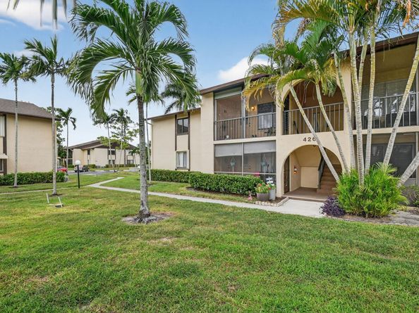 426 Pine Glen Ln c2, Greenacres FL 33463
