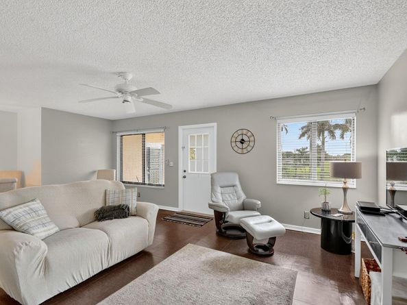 426 Pine Glen Ln c2, Greenacres FL 33463