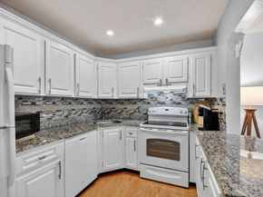 426 Pine Glen Ln c2, Greenacres FL 33463