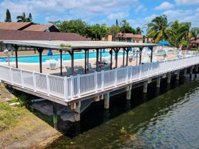 426 Pine Glen Ln c2, Greenacres FL 33463
