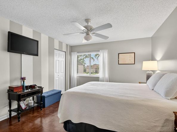 426 Pine Glen Ln c2, Greenacres FL 33463