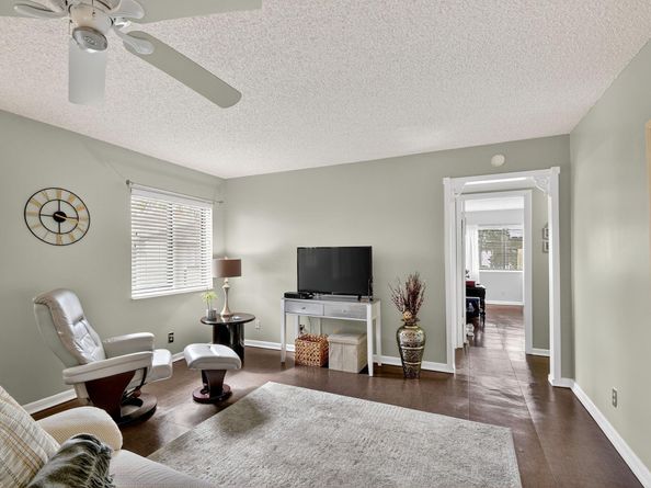 426 Pine Glen Ln c2, Greenacres FL 33463