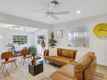 421 SW 12th Ct