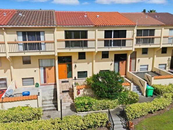 7793 Grande St 7793, Sunrise FL 33351