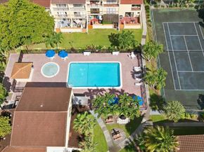 7793 Grande St 7793, Sunrise FL 33351