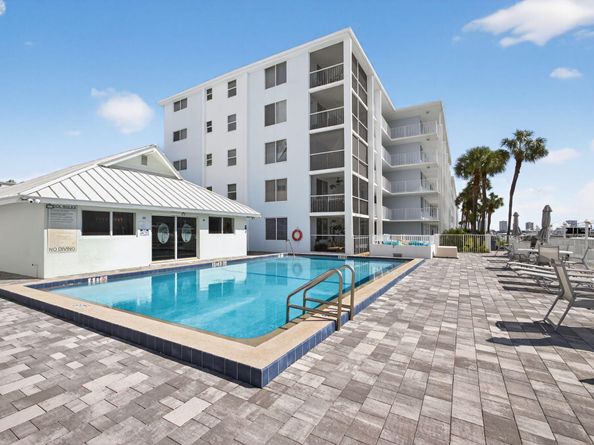 104 Paradise Harbour Boulevard 203, North Palm Beach FL 33408