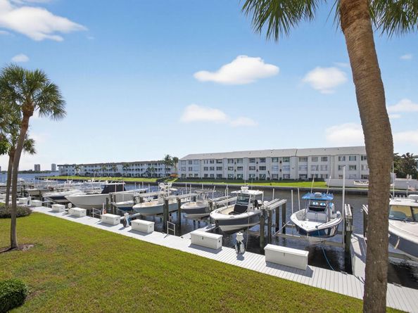 104 Paradise Harbour Boulevard 203, North Palm Beach FL 33408