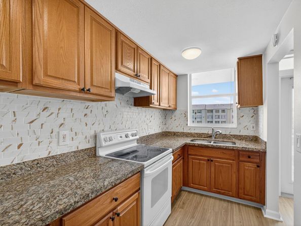 104 Paradise Harbour Boulevard 203, North Palm Beach FL 33408
