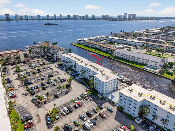 104 Paradise Harbour Boulevard 203, North Palm Beach FL 33408