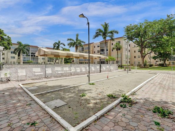2801 Somerset Dr 101, Lauderdale Lakes FL 33311
