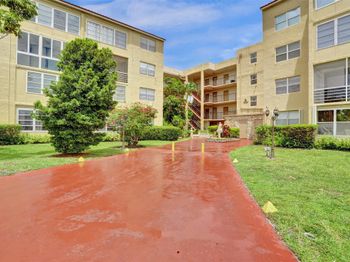 2801 Somerset Dr