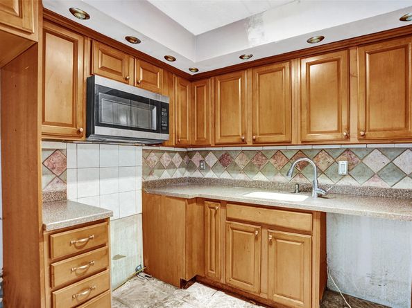 2801 Somerset Dr 101, Lauderdale Lakes FL 33311