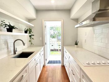 11 SW 4th Avenue