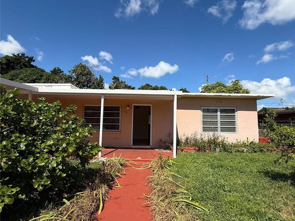 621 E 13th St, Hialeah FL 33010