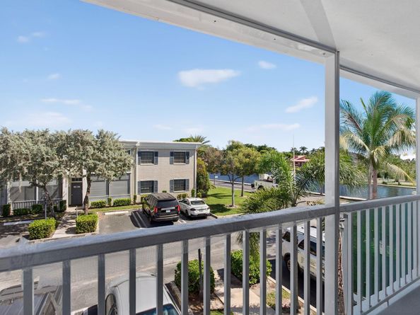 130 Cypress Club Drive 324, Pompano Beach FL 33060