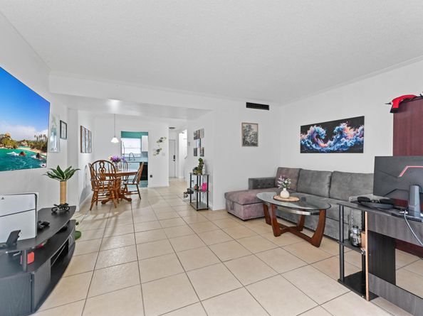 803 W Oakland Park Boulevard A7, Oakland Park FL 33311