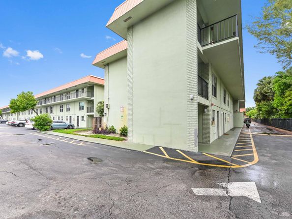 803 W Oakland Park Boulevard A7, Oakland Park FL 33311