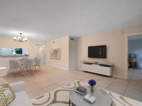 7118 Golf Colony Court 105, Lake Worth FL 33467