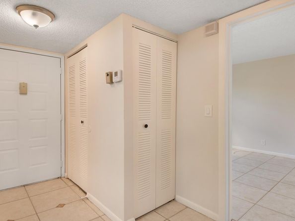 7118 Golf Colony Court 105, Lake Worth FL 33467