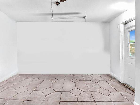 520 NW 49th St, Miami FL 33127