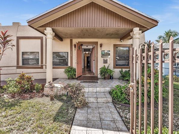 520 NW 49th St, Miami FL 33127