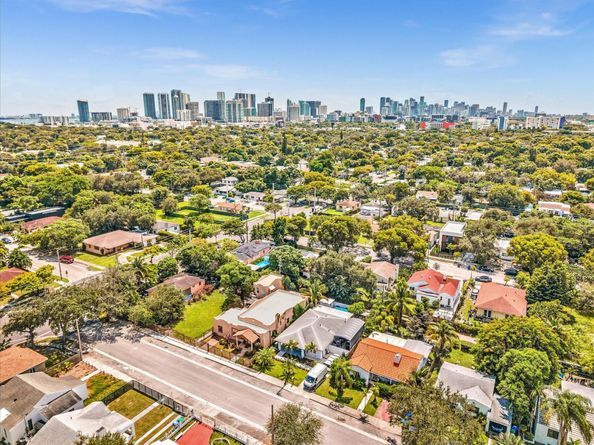 520 NW 49th St, Miami FL 33127