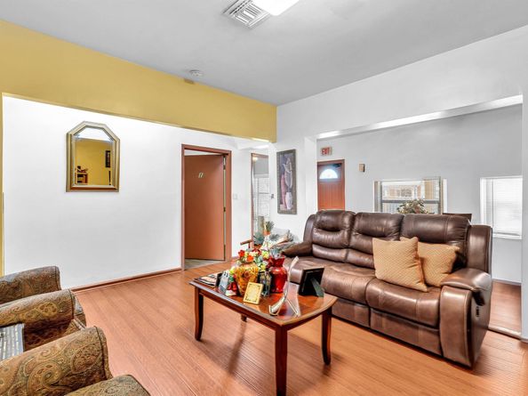 520 NW 49th St, Miami FL 33127