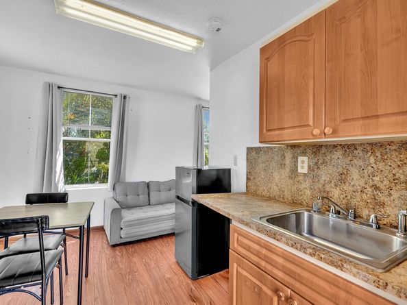 520 NW 49th St, Miami FL 33127