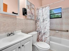 520 NW 49th St, Miami FL 33127
