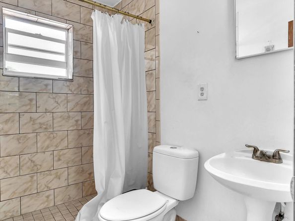 520 NW 49th St, Miami FL 33127