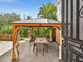 520 NW 49th St, Miami FL 33127