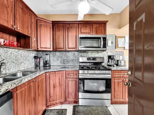 520 NW 49th St, Miami FL 33127