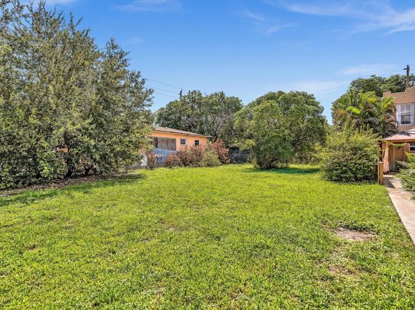 520 NW 49th St, Miami FL 33127