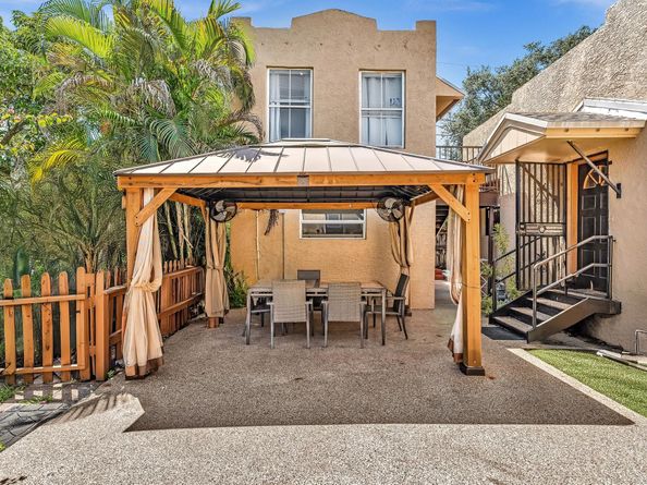 520 NW 49th St, Miami FL 33127